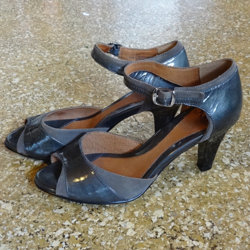 Sofft Gray Leather Peep Toe Pumps